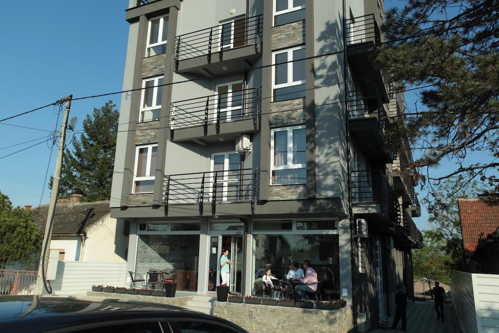Hostel Royal Obrenovac  Exterior photo