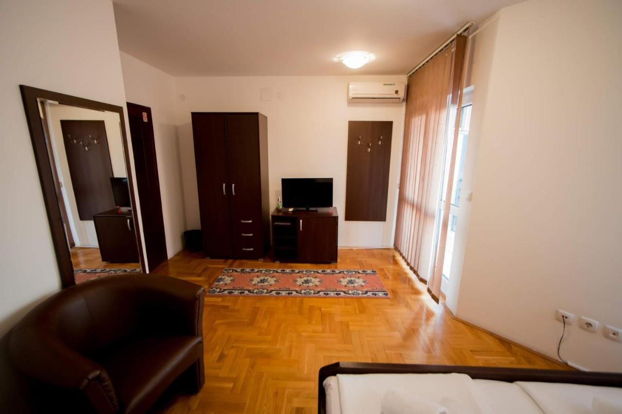 Hostel Royal Obrenovac  Exterior photo
